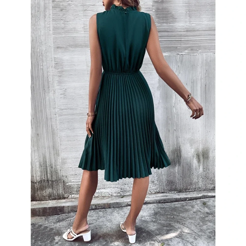 Minimalist Solid Pleated Hem Mock Neck Dress dark green - Picture 2 of 4